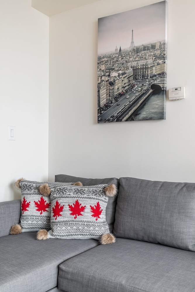 Stylish 1BR in Heart of City 2204 - Image 4