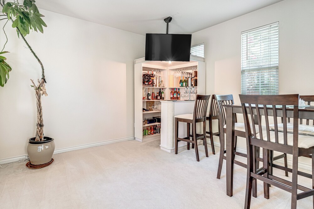 3 Mi to Main St Tracy: Homey Retreat w/ Game Room!
