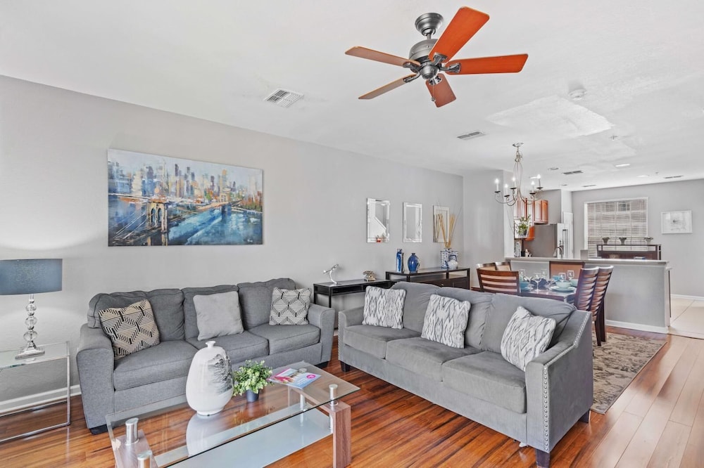 Vista Cay Swanky