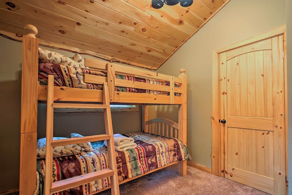Timber Home: Walk to Slopes & N Conway Shops! view 3