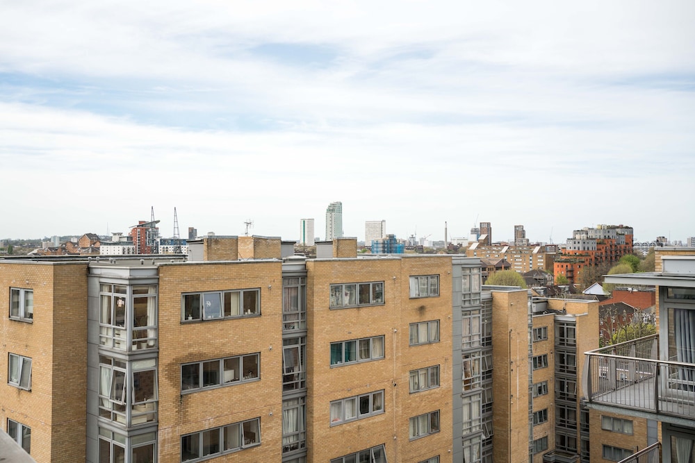 Immaculate 1-bed 1-bath Apartment in London Area