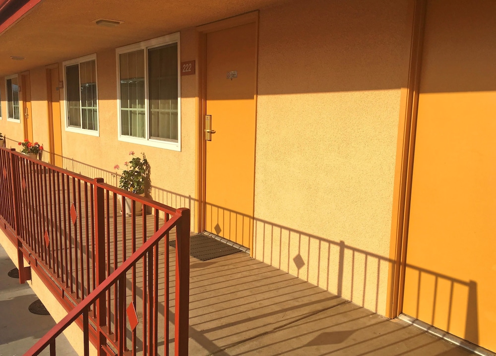 Americas Best Value Inn Beaumont, CA view 4