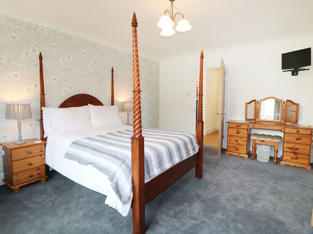 Shepton Mallet Vacations - Leigh Holt - Property Image 6