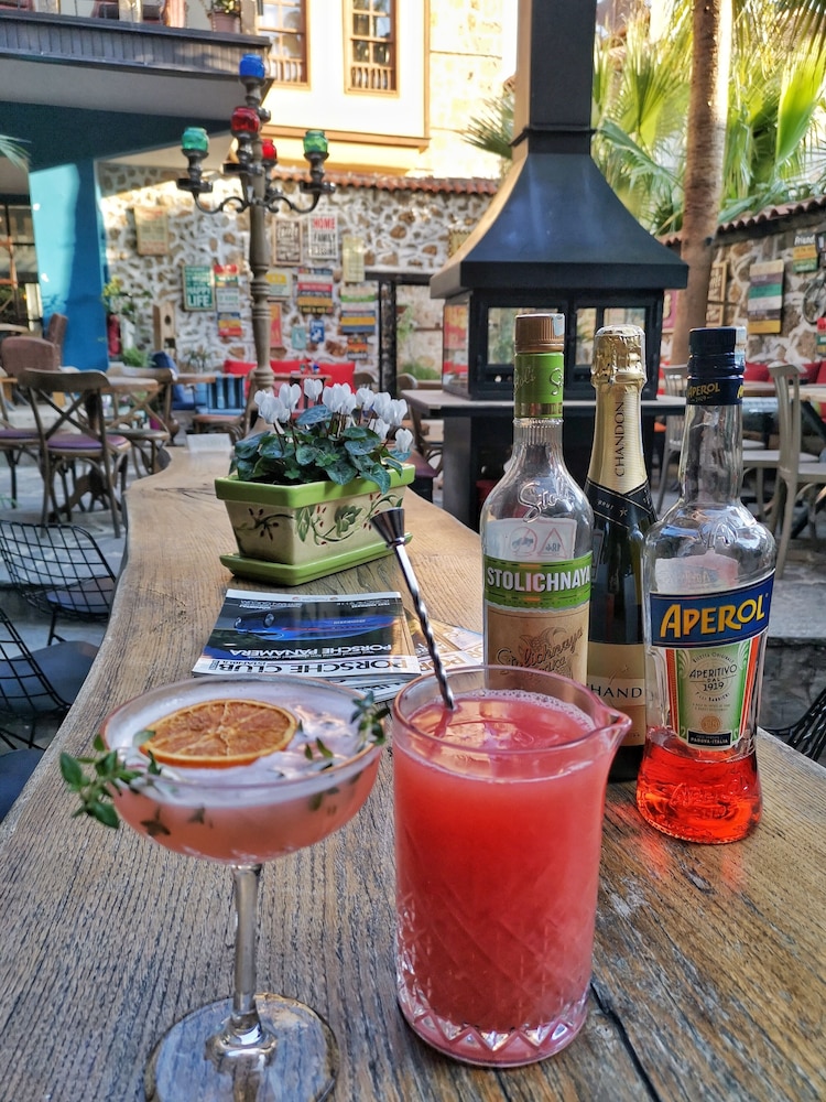 Old House Pub Hotels