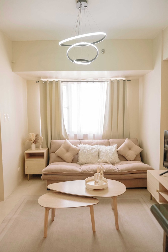A Perfectly Chic Hideaway