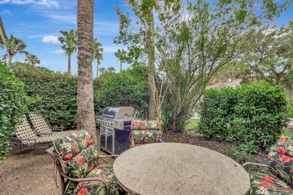 Turtle's Tide - Spacious Villa in Queens Grant with Private Patio by RedAwning view 2