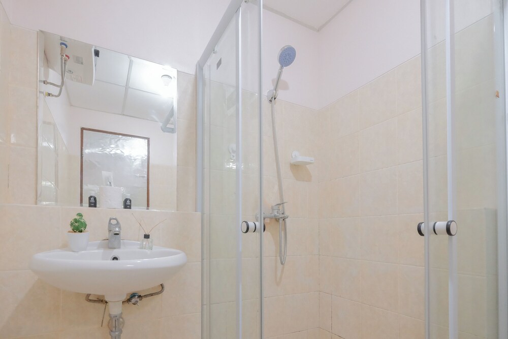 Prime Location 1Br At The Wave Kuningan Apartment
