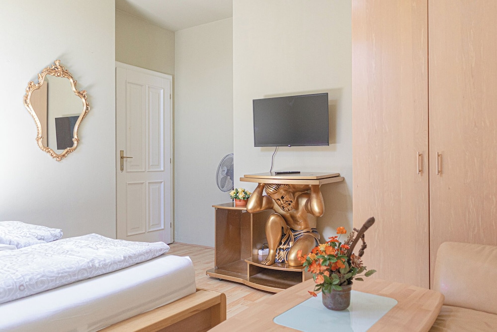 Luxury Garden Villa Sleeps 16 Guests