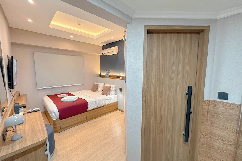 Modern Look With Wooden Accent 3Br At Kondominium Puncak Marina Apartment
