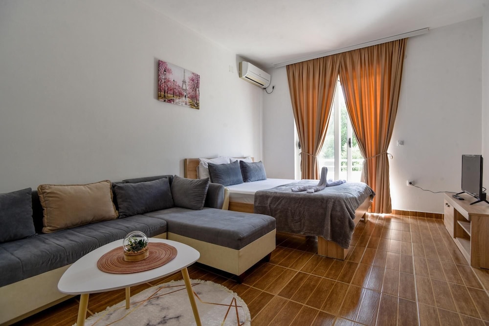 Vacation Home w Terrace and Garden in Ulcinj view 5