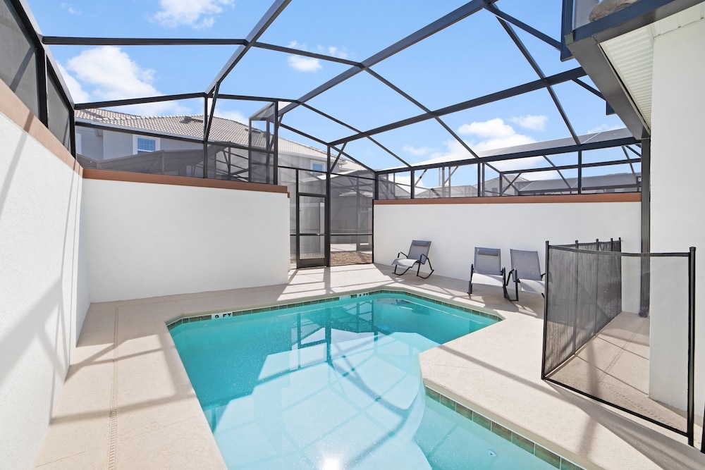 4 Bedroom Storey Lake Vacation Home - Image 2