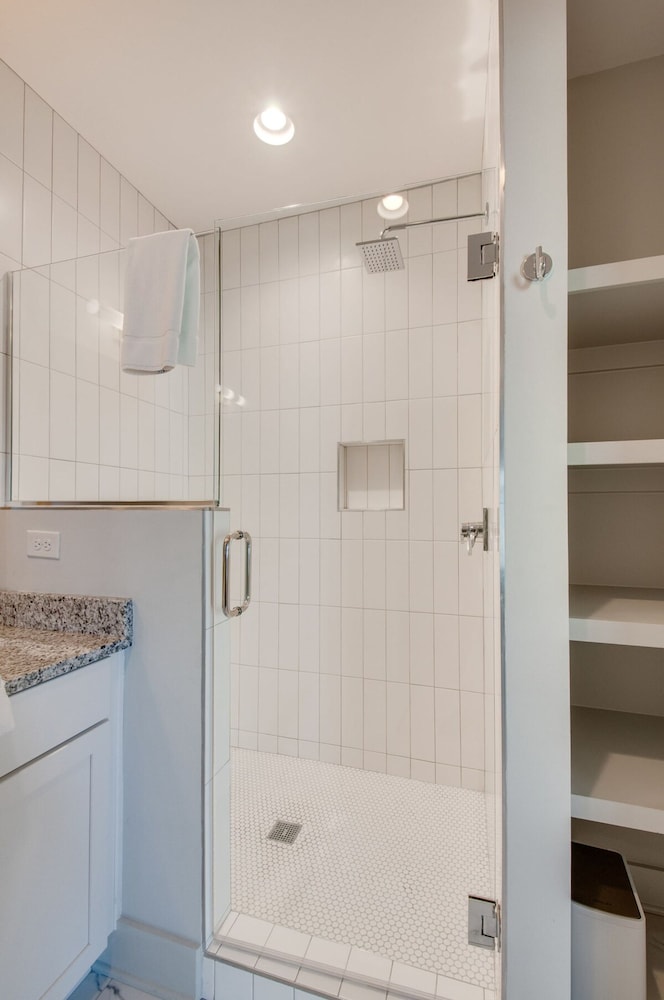 East Nash Lux - 13 Beds City Views