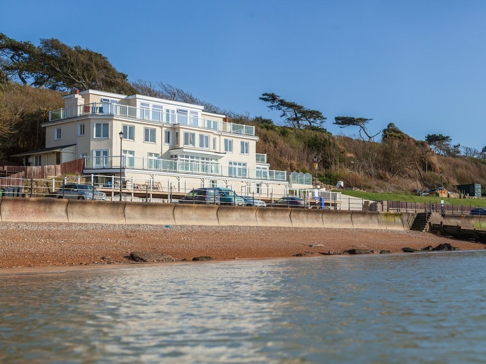 Beachside Apartment On The Beach