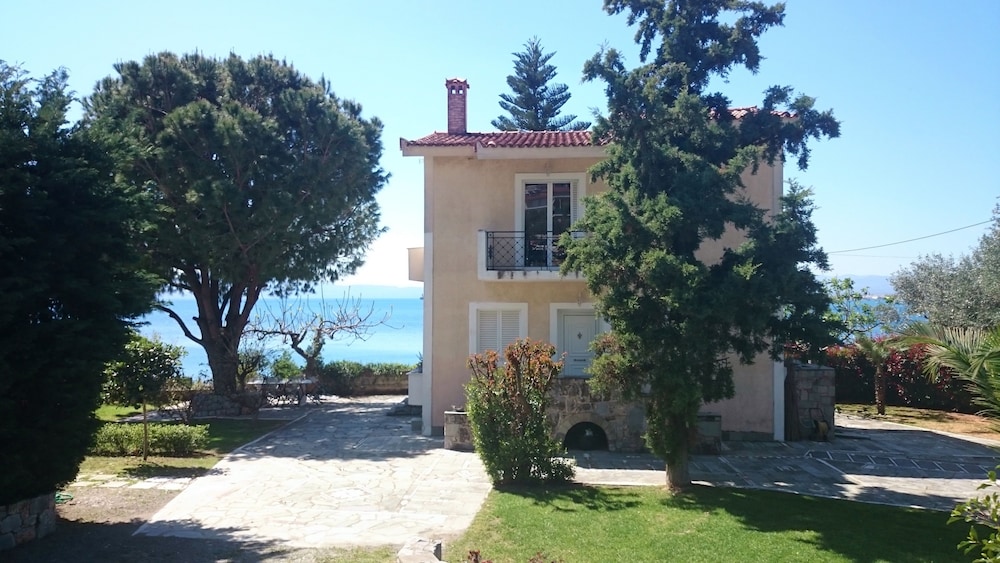 Messinian Blue SeaSide Villa photo 2