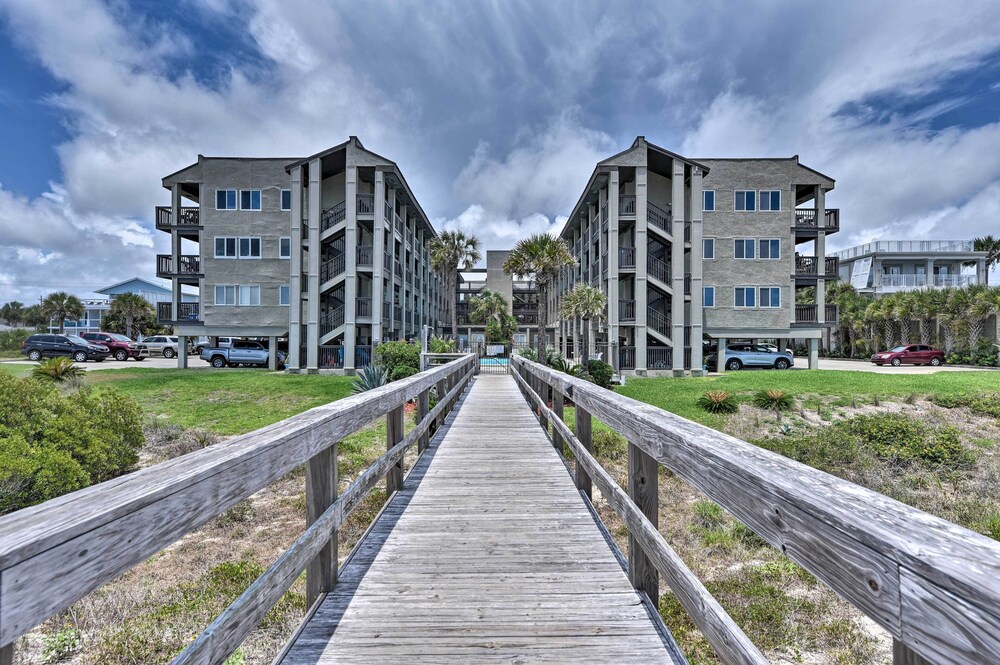 Ocean-view Fernandina Condo w/ Pool, Beach Access!
