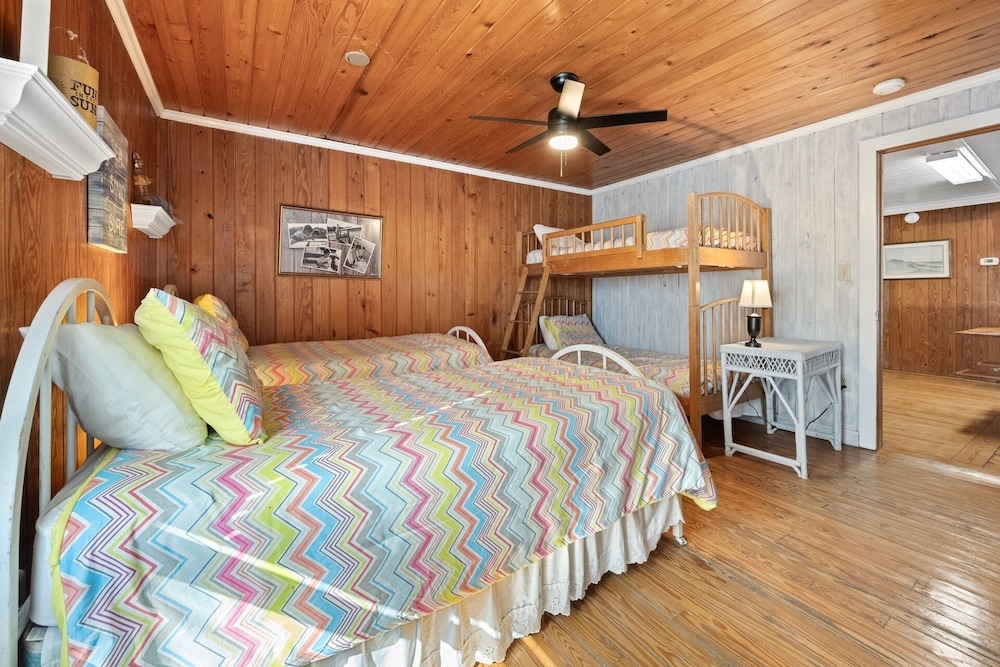 Laughin Place 7 Bedroom Home by Peace Vacations