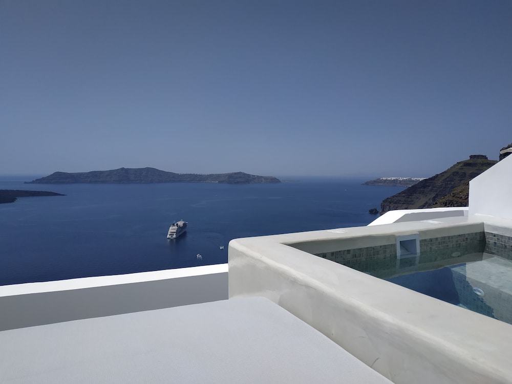 Iriana Suites