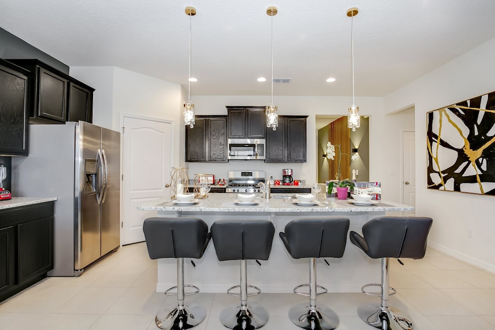 6bed 4Ba Villa Game Room Pool Spa - Image 2