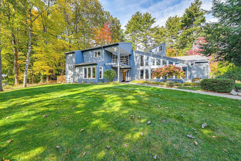 2 Mi to Six Flags: Lake George Home w/ Large Patio