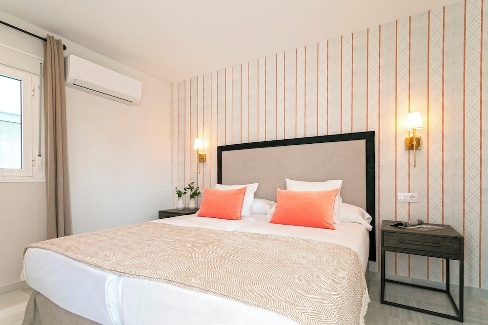 Magnificent 2 bd Apartment Facing the Cathedral Constituci n III