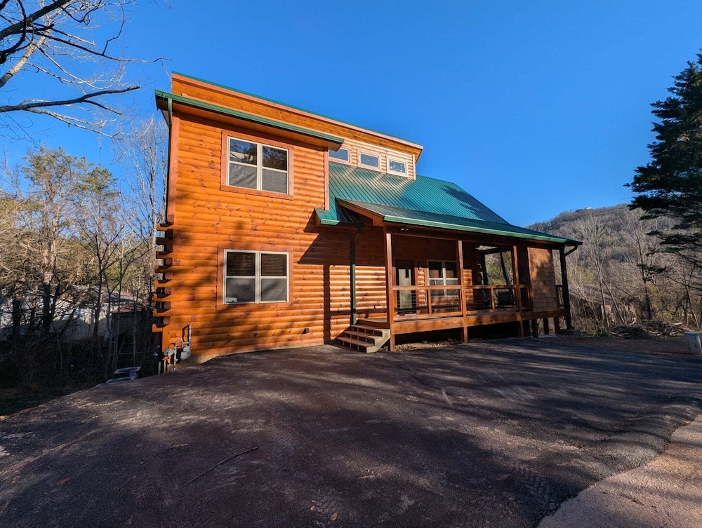 Ern802 - Bear Olympics 3 Bedroom Cabin