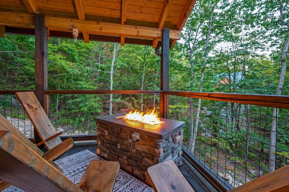 Goodness Gracious 3 Bedroom Cabin by RedAwning - Property Image 19