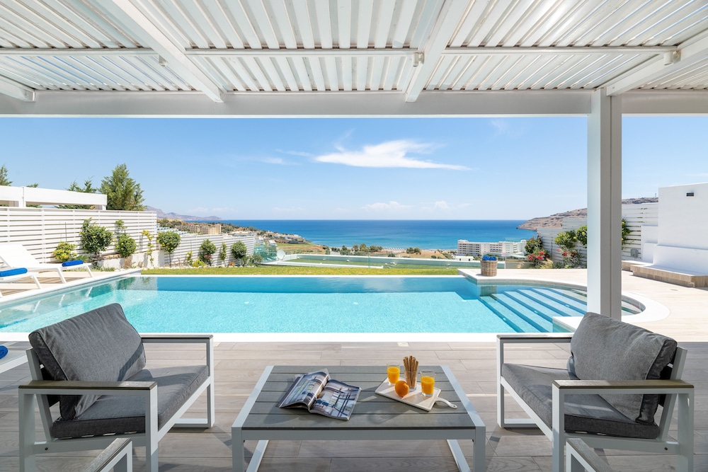 Villa Vrachos en Rhodes — recepcion & lobby