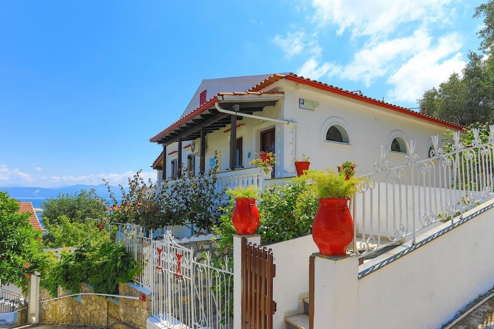 Faros Tria in Gaios With 1 Bedrooms and 1 Bathrooms photo 3
