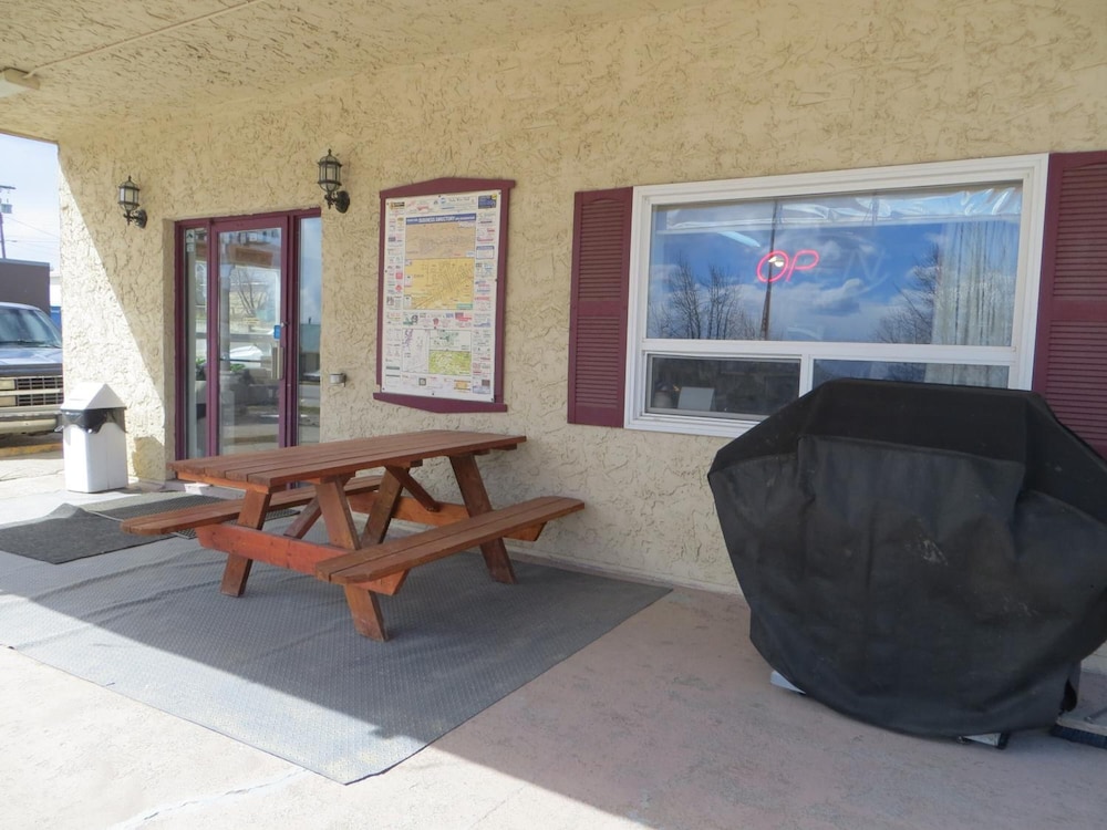 Edson Vacations - Black Gold Inn - Property Image 5