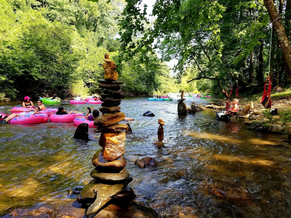 Bear Creek Lodge and Cabins in Helen Ga - Pet Friendly, River on Property, Walking Distance to downtown Helen