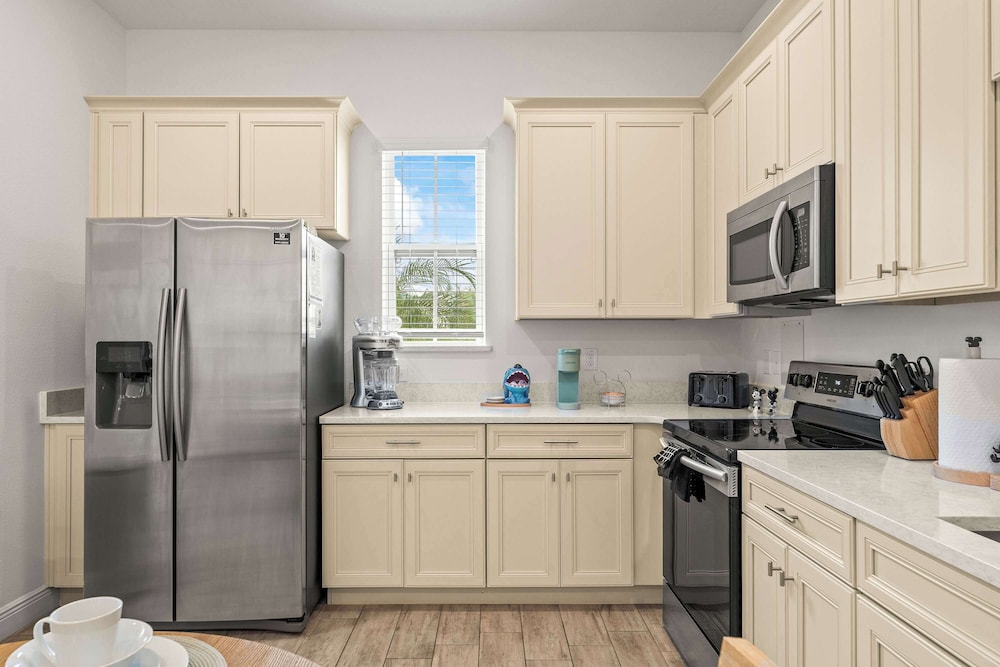 The Flamingo Nest Kid Friendly - Image 4