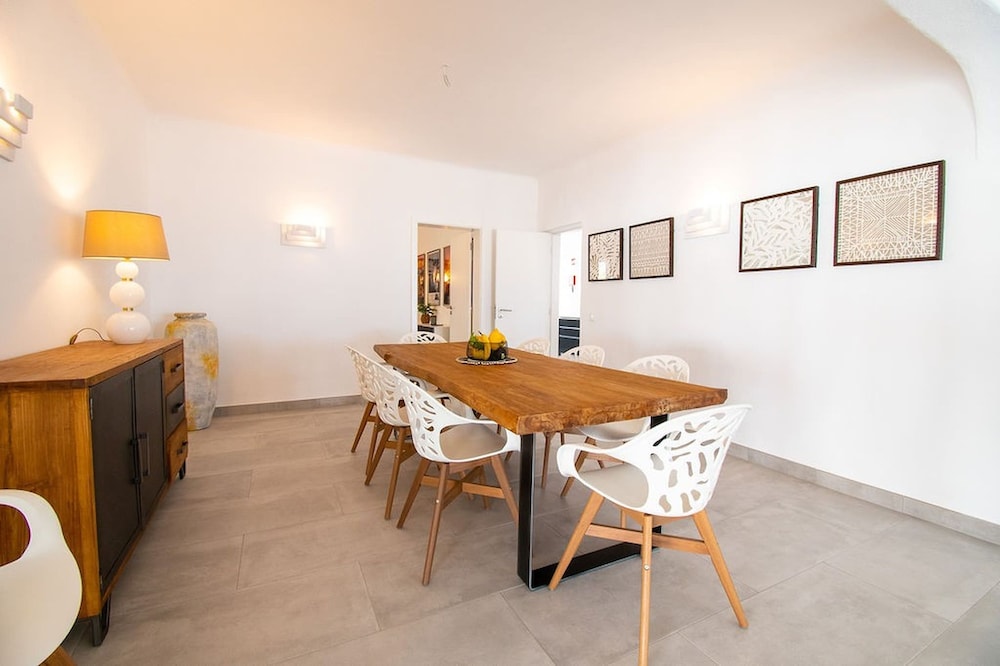 Lavanda Magnificent Five Bedroom Villa in Carvoe