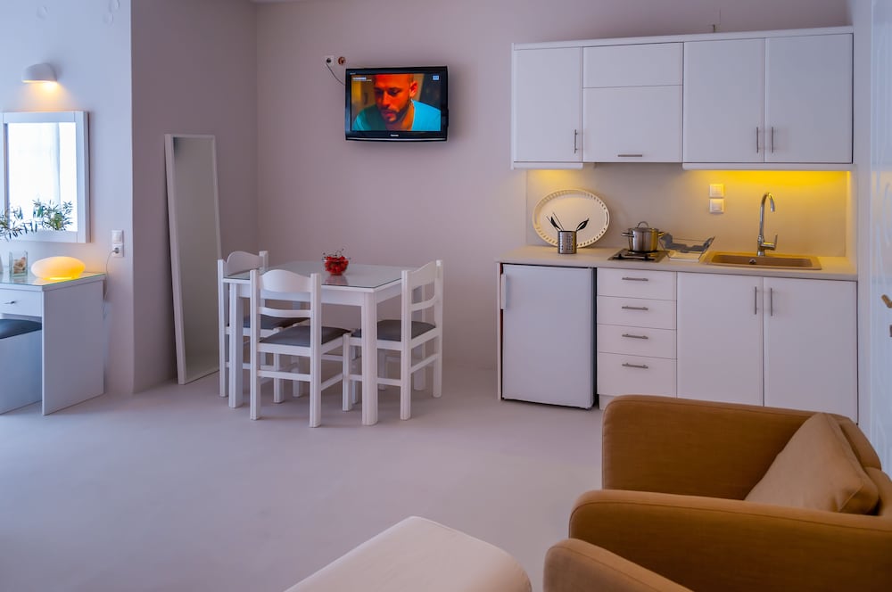 Milos Bay Suites