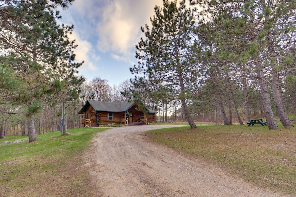 Rustic Tustin Cabin on 7 Acres w/ Fire Pit  Porch - Property Image 18
