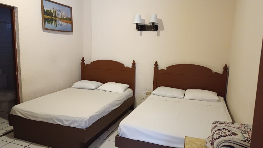 Nuevo Laredo Vacations - Hotel Cazadores - Property Image 6
