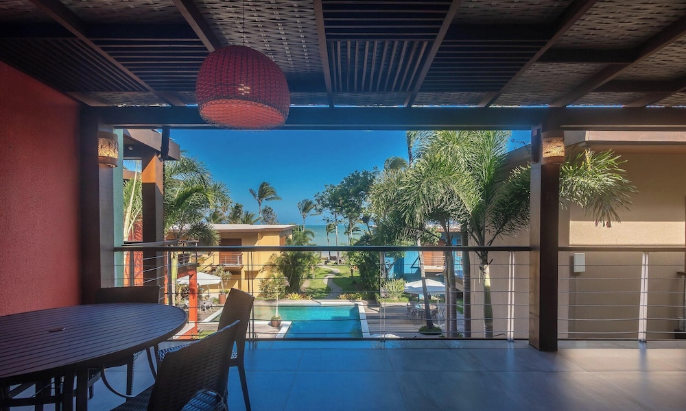 Fully Equipped Apartments in an Oceanfront Condo With Leisure Area and Pool Vvas