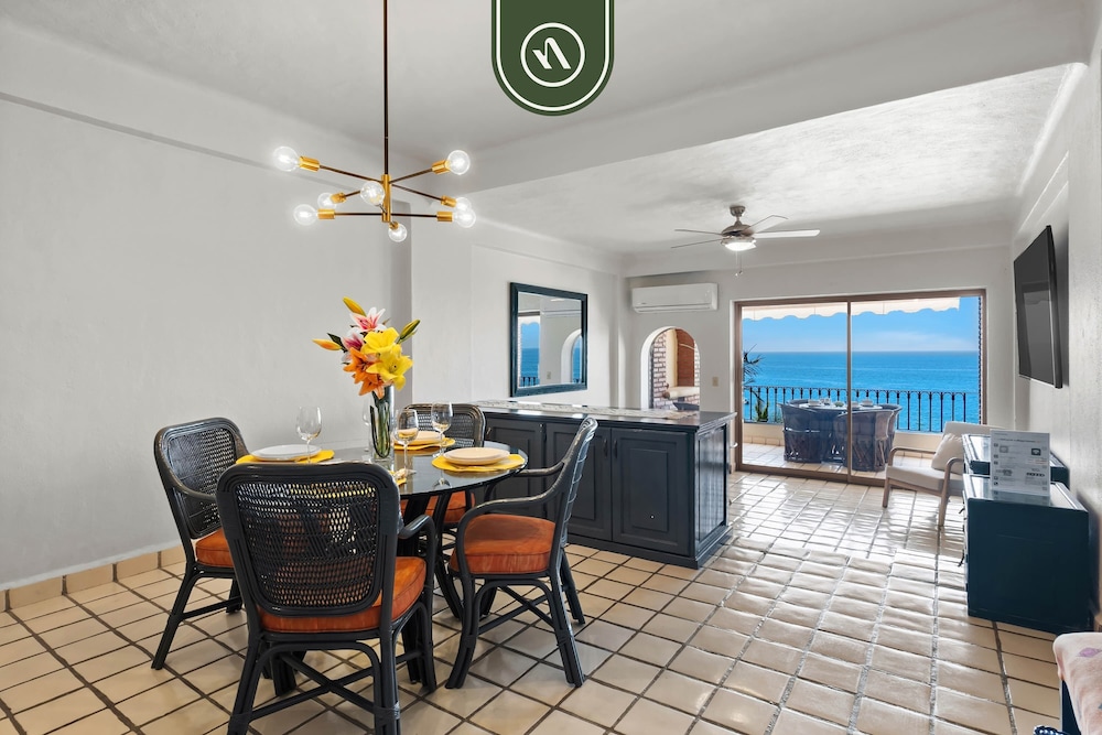 Beachfront Mexican Styled 3 BR Condo in Downtown
