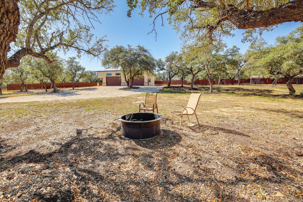 Hill Country Casita Near Guadalupe River!
