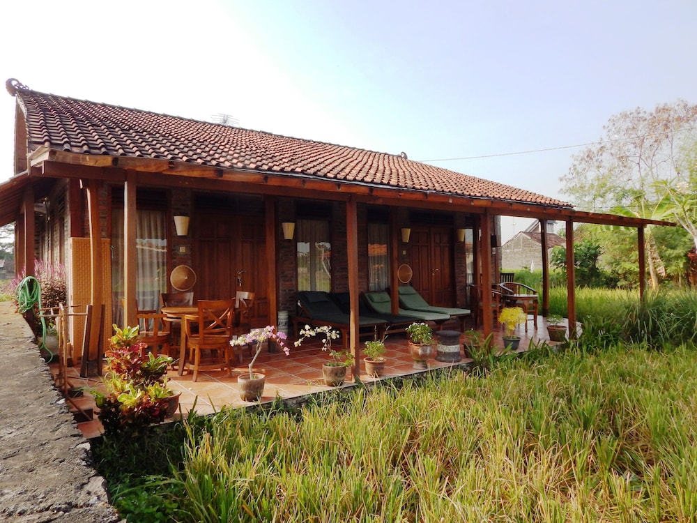 Alamanda Family Villas & Pool