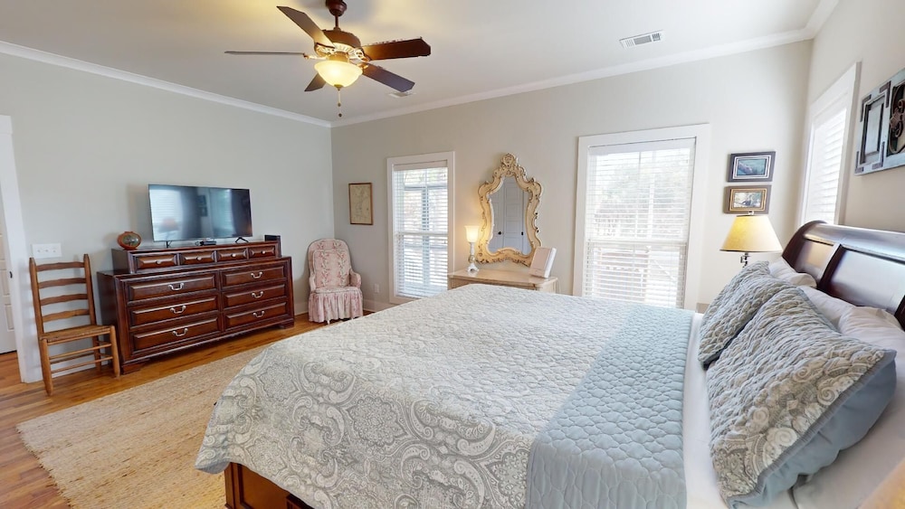 1313 6th Avenue - Rest A Shore