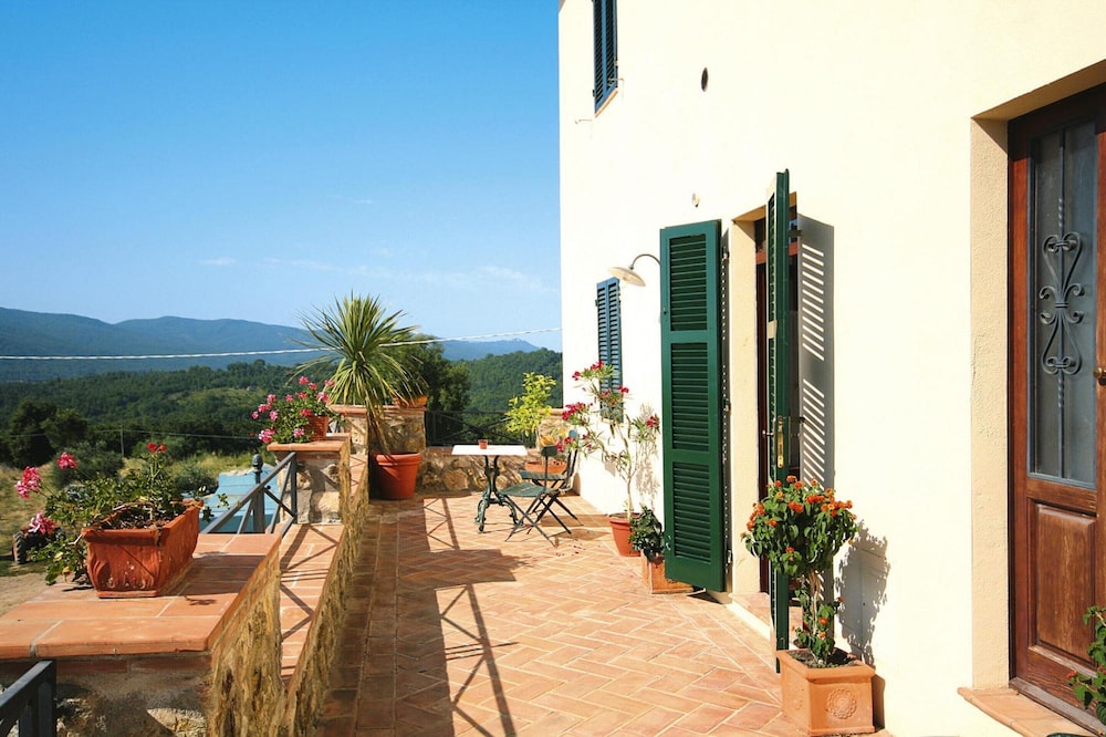 Country House in Tuscany With Panoramic Views