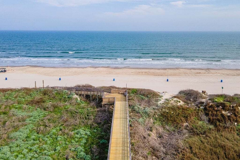 Beach Front Baby Ocean Views, Golf Cart & Pet Friendly!