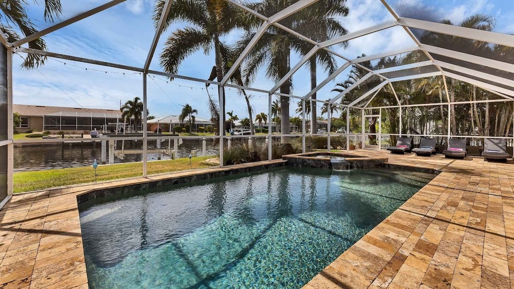 Punta Gorda Isles 3 Bedroom Private Pool+Spa Home on Canal 3 Home