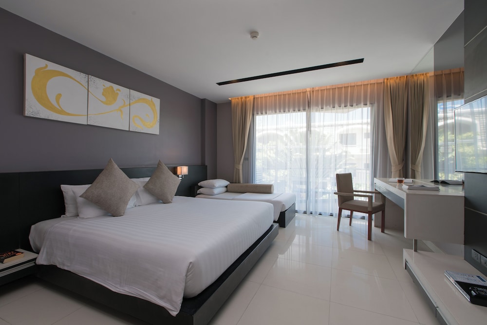 Studio Apartments With Shared Pool Near