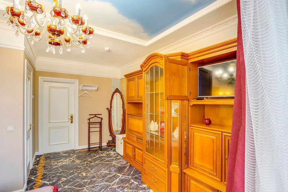 Golden Hotel