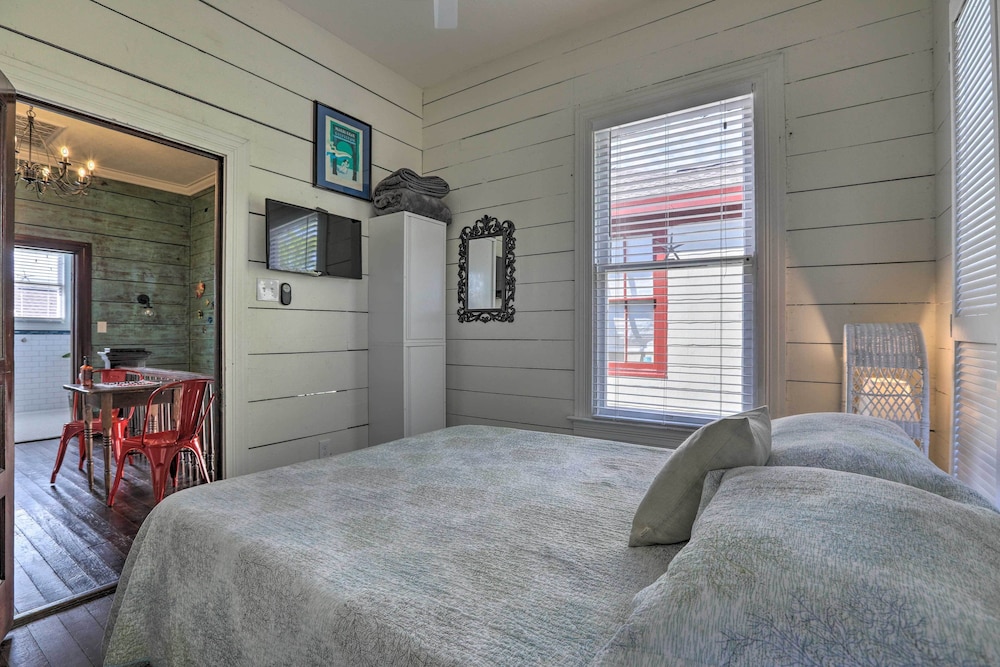 Historic Galveston Hideaway, Walk to the Beach!