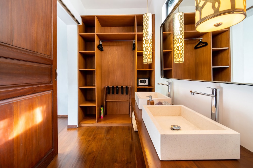 Splendid Private Villa, 4 BR, Canggu With Staff - Image 3