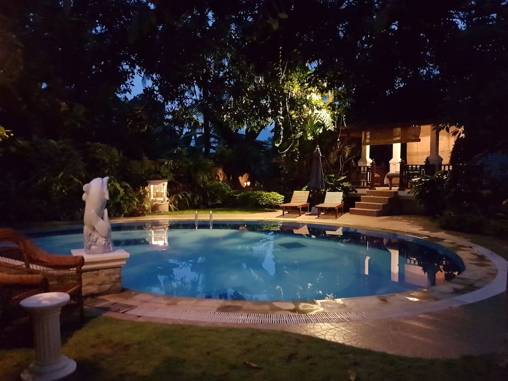 Gunung Paradis Retreat