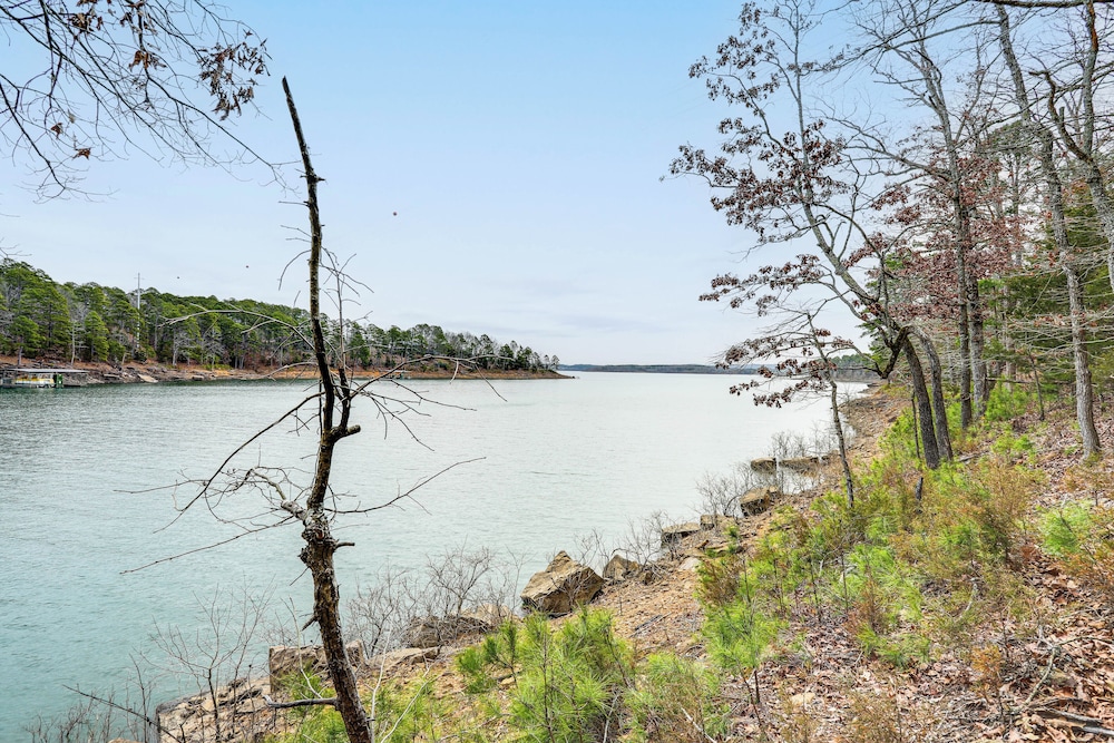 Lake Views & Golf Access at Secluded Drasco Lodge