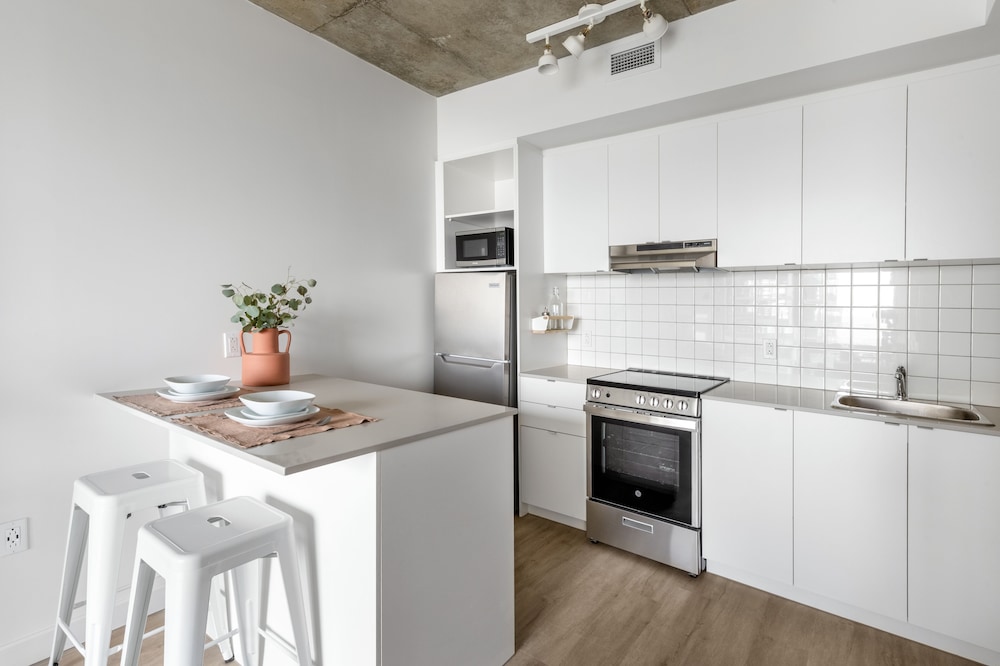 Elegant Studios and Apartments Montreal